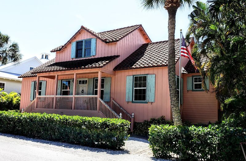 Park Avenue: The Charming Main Street That Skipped the Chain Store Era