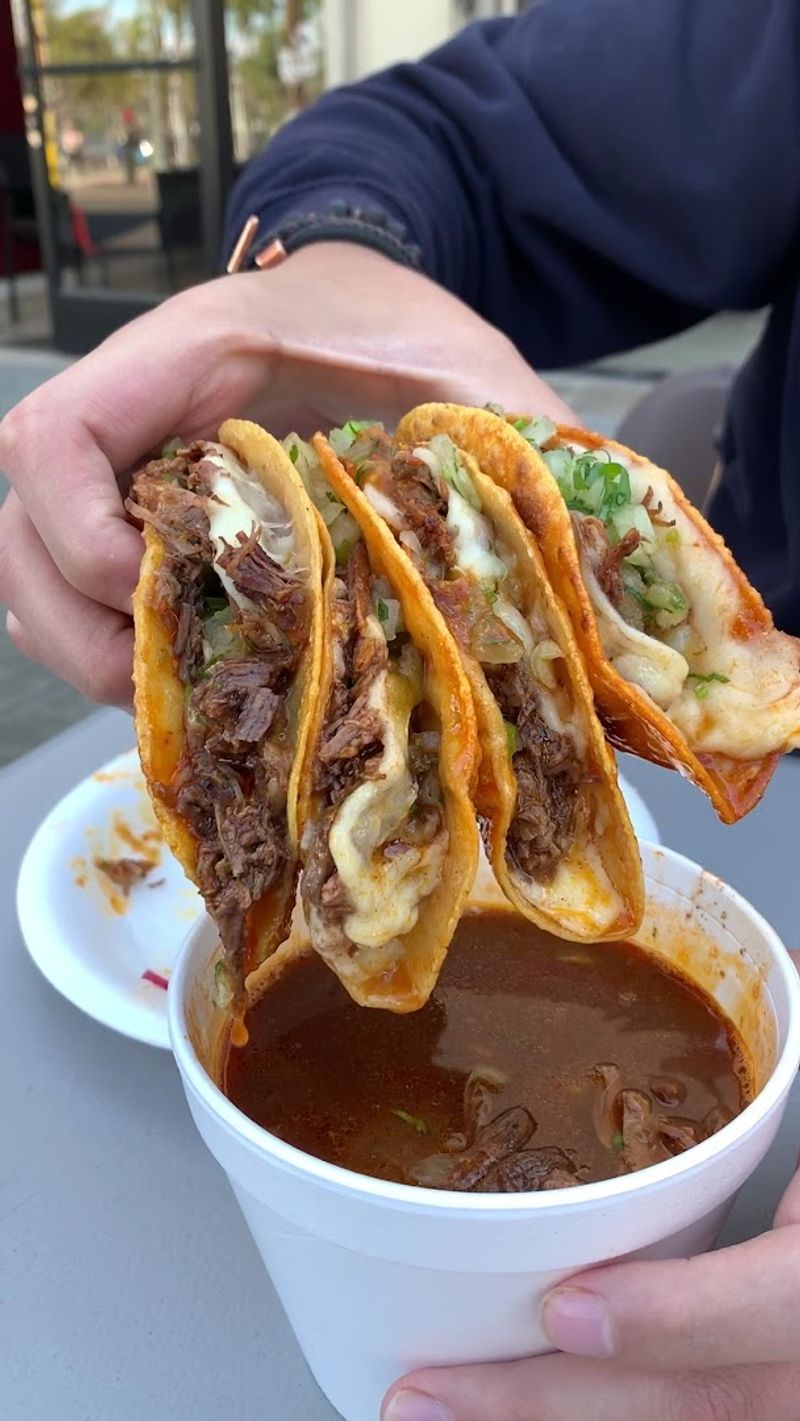 Tacos y Birria La Unica - Los Angeles, California