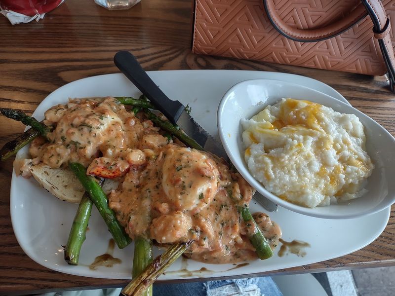 Lobster and Brie Omelette: A Brunch Upgrade Worth Every Penny