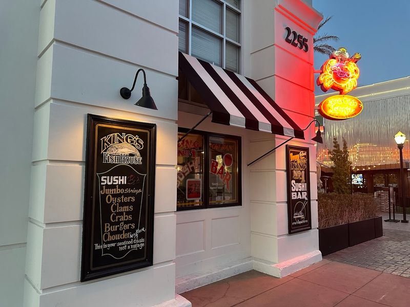 11 Nevada Seafood Restaurants That Surprise People In The Desert 4 King's Fish House - Henderson, Nevada