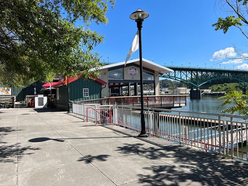 Calhoun's On The River - Knoxville, Tennessee