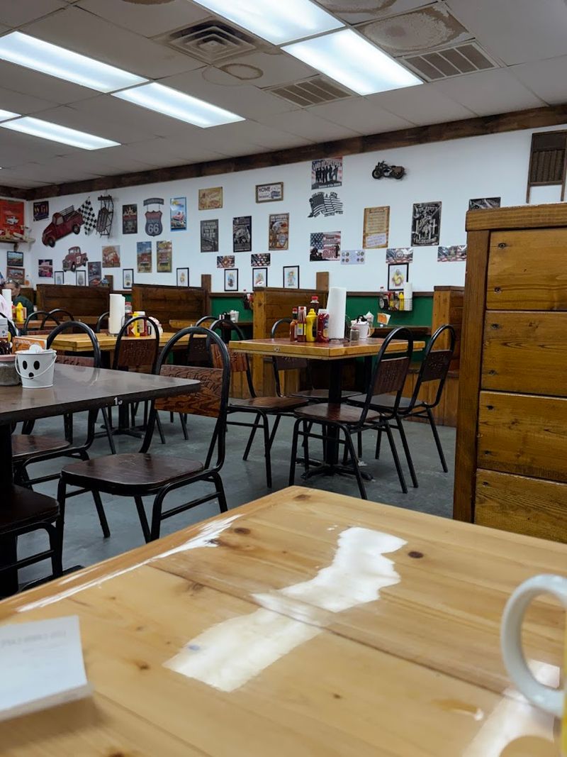 Log Cabin Cafe - Ridgedale, Missouri