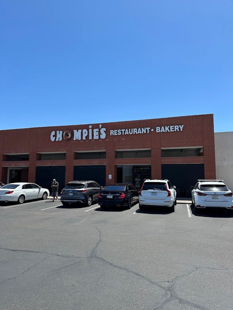 12 Arizona comfort food restaurants that feel like a reward after a long drive 5 Chompie's Restaurant, Deli, and Bakery - Scottsdale, Arizona