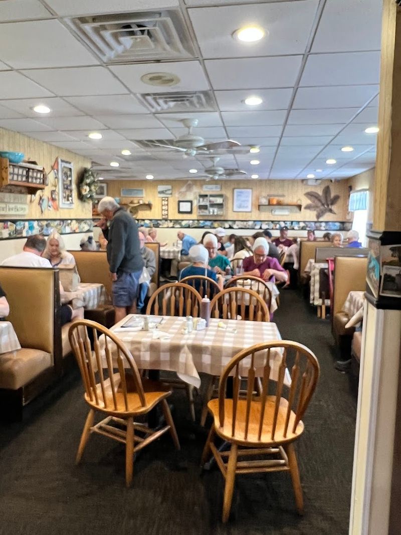 People Travel Across Florida for the Homemade Pies at This Amish Spot 10 Friendly Staff That Make Every Guest Feel Welcome