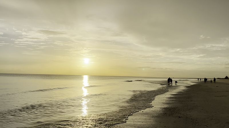 The quiet Florida island where time seems to slow down in the best possible way 9 Peaceful Beach Days With Calm Water Perfect for Families and Relaxed Swimmers