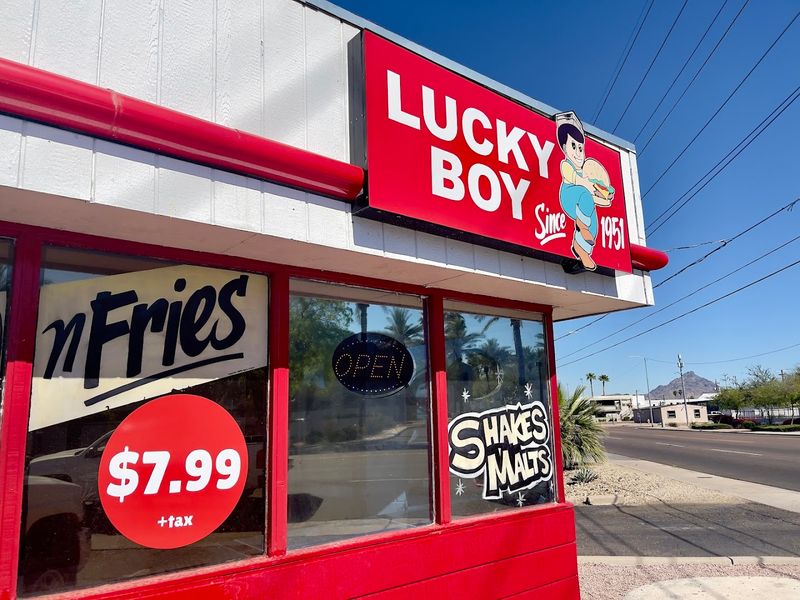 This Arizona burger joint is so beloved it feels like part of the neighborhood 2 A History That Goes Back to 1951