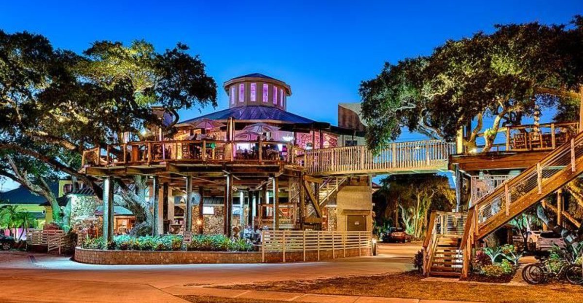 This Huge Tree House in Florida Is Home to a Must Visit Restaurant