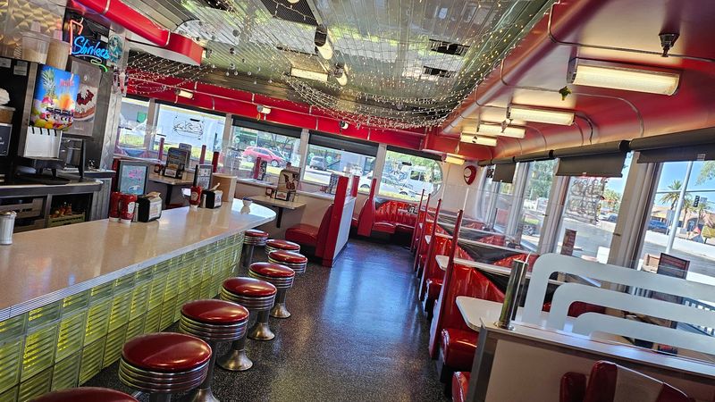 This No-Frills Arizona Diner Is Winning Locals Over With Its Homestyle Breakfast 2 The Retro 1950s Atmosphere That Sets the Mood