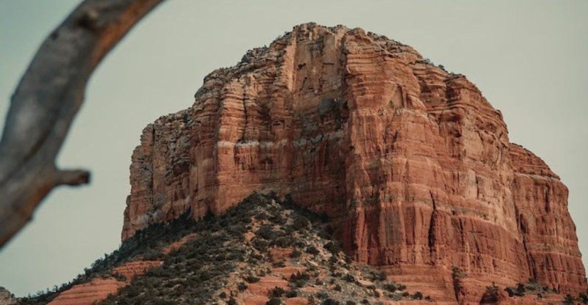 This Scenic 2.8 Mile Arizona Hike Is Easy and Unforgettable