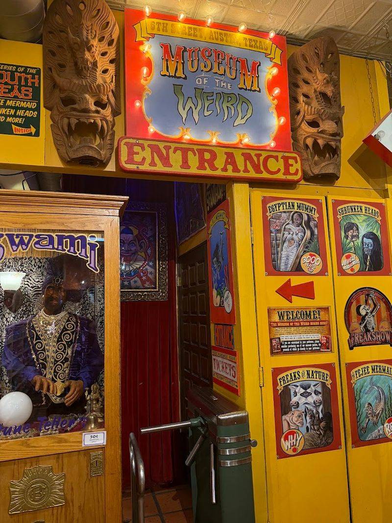 The Lucky Lizard Curios and Gifts Entrance