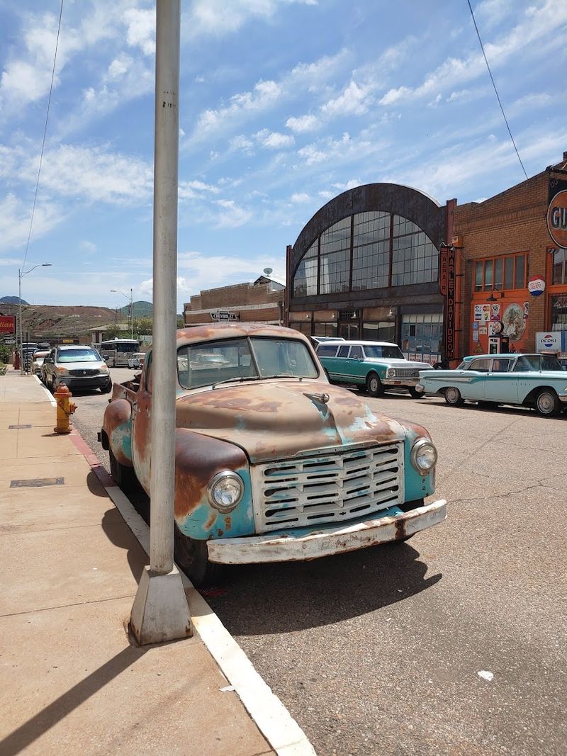 This Arizona Ghost Town Is Filled With Hundreds of Well-Preserved Vintage Cars 10 The Role of Local Residents in Preserving the Collection