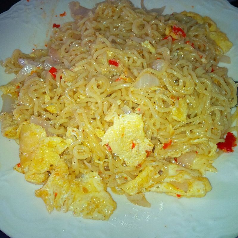 21 Meals That Only Make Sense If You Grew Up Eating Them Regularly 13 Egg noodles with sugar