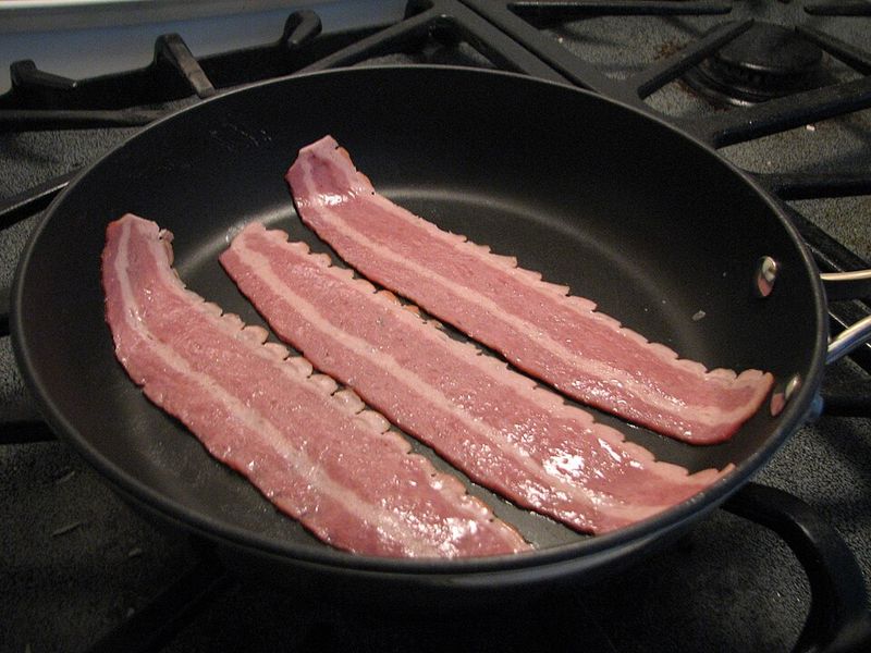 19 Foods That Got Replaced by “Better” Versions Nobody Really Wanted 5 Turkey bacon