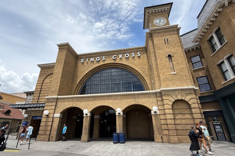 This Magical Train Ride in Florida Feels Like a Scene From a Storybook 3 The Stunning Replica of King's Cross Station