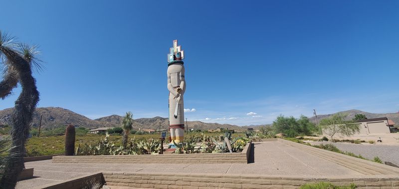 This Arizona Landmark Is Home to the World's Largest Kachina Doll Statue 4 Finding the Statue: A Fun Little Adventure