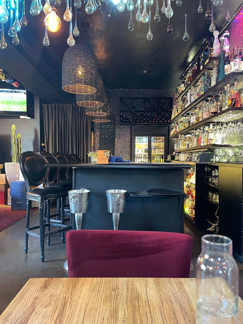 This Arizona desert town is home to a restaurant people swear is worth every mile 14 Why Elvira's Has Earned Its 4.4-Star Reputation Across Over 1,300 Reviews