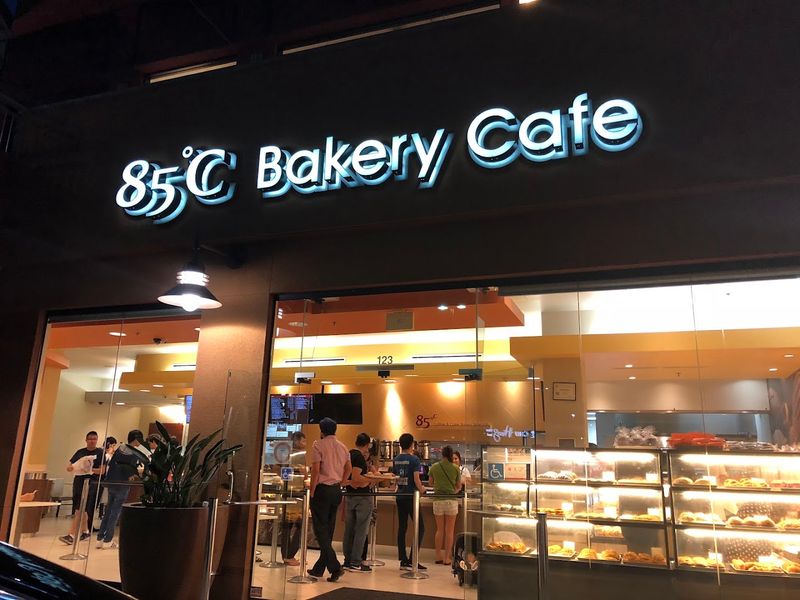 9 California Bakeries Where Everything Disappears Before Noon 6 85°C Bakery Cafe - Irvine - Irvine, California