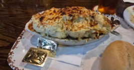 15 Illinois Restaurants Serving Horseshoe Sandwiches So Loaded Locals Call Them a Meal and a Challenge