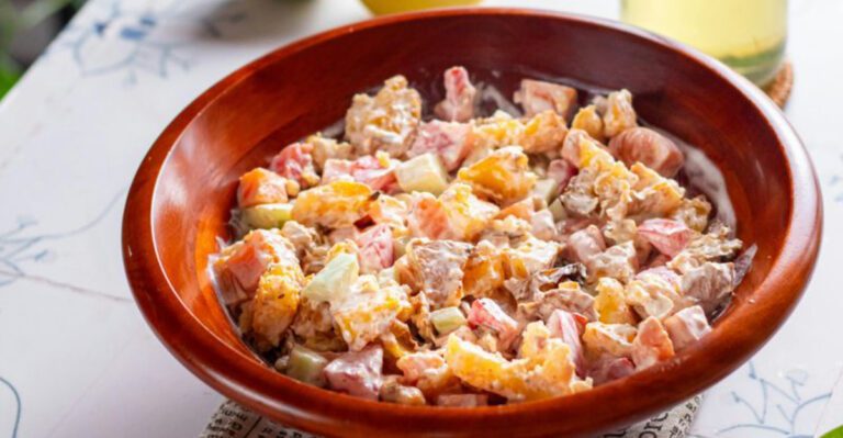 20 Foods That Many People Associate With Family Meals