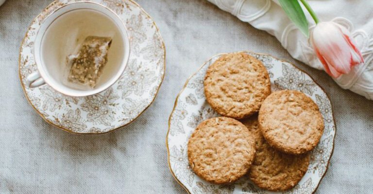 20 Foods That People Over 50 Often Keep Eating the Same Way for Years