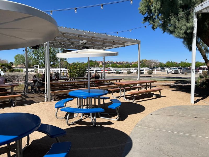 Counter-Service Style That Keeps Things Casual and Efficient