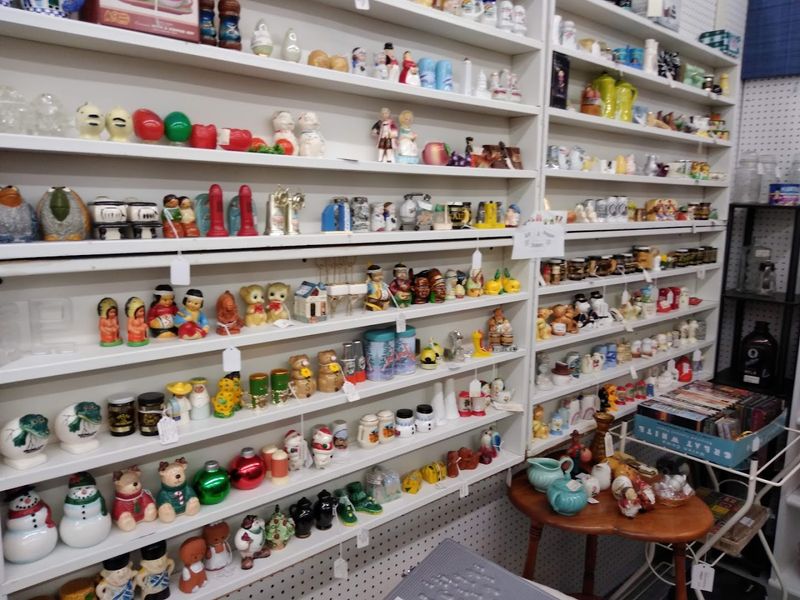 Holiday Decor and Seasonal Treasures