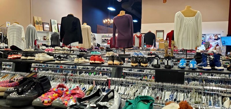 This Huge Thrift Store In Tennessee Takes Nearly A Full Day To See 13 Friendly Staff That Make Shopping a Pleasure