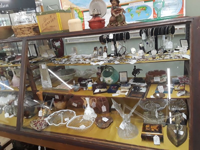 This huge antique store in Tennessee is worth a visit 7 Unique Antique Glassware and Collectibles