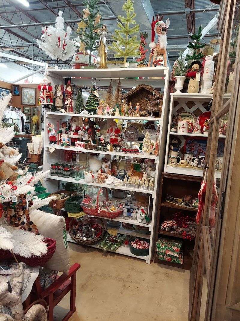 This huge antique store in Tennessee is worth a visit 13 Seasonal Decor and Holiday Booth Highlights