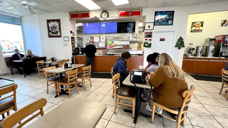 This no-frills Texas spot serves massive cheeseburgers worth traveling for 8 Friendly Service That Makes You Feel Like a Regular