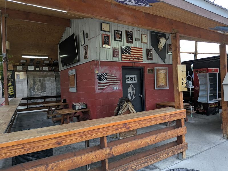 Outdoor Seating With a Live Band and Community Vibe