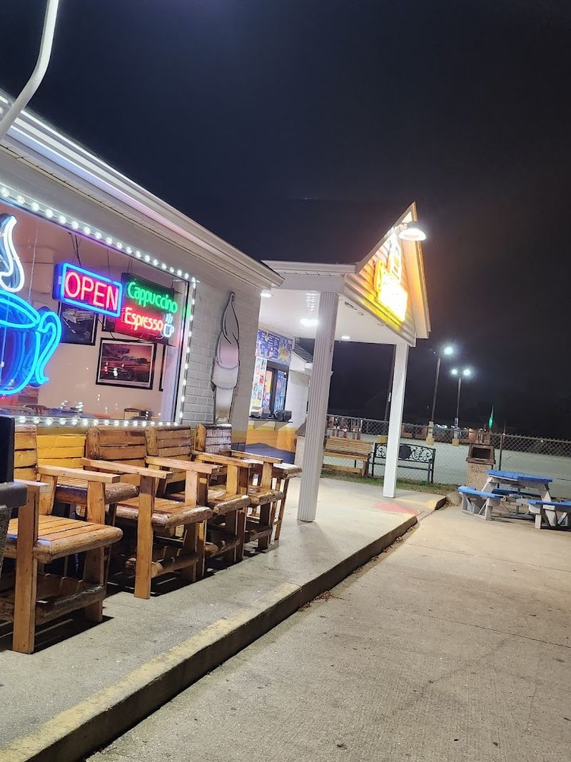 This Michigan Ice Cream Shop With A Horror Theme And Mini Golf Is Truly Unique 11 Indoor and Outdoor Seating for Every Kind of Day