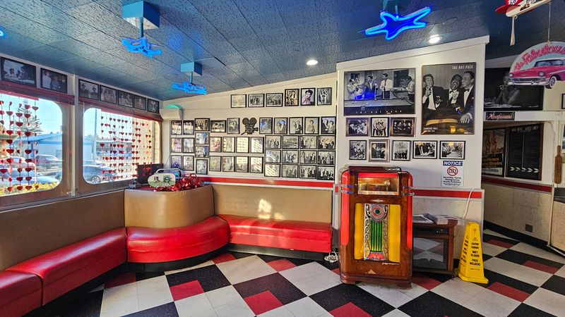 This vintage Arizona spot brings the 1950s back to life 3 Retro Decor That Transports You to Another Era