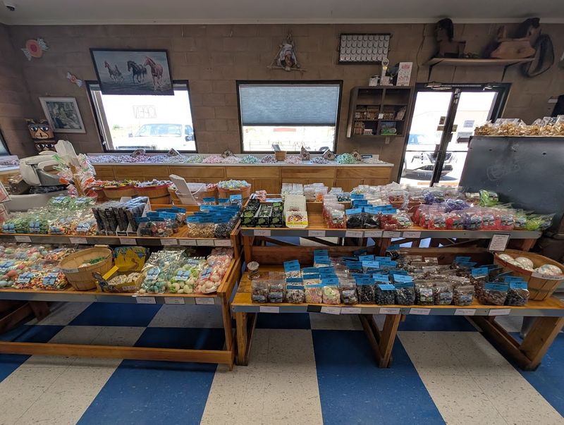 A delightful Nevada candy shop that brings childhood dreams to life 13 Chocolate Bark, Chookies, and Rock Chocolates to Discover