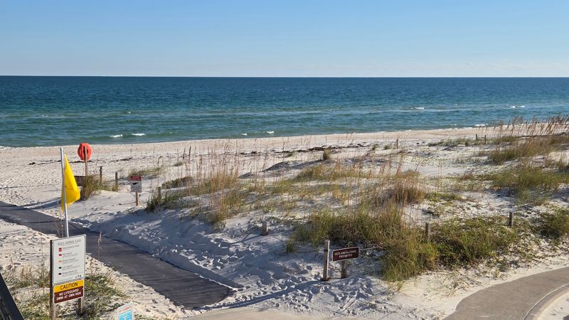 Easy Access to Local Dining and Island Charm Nearby