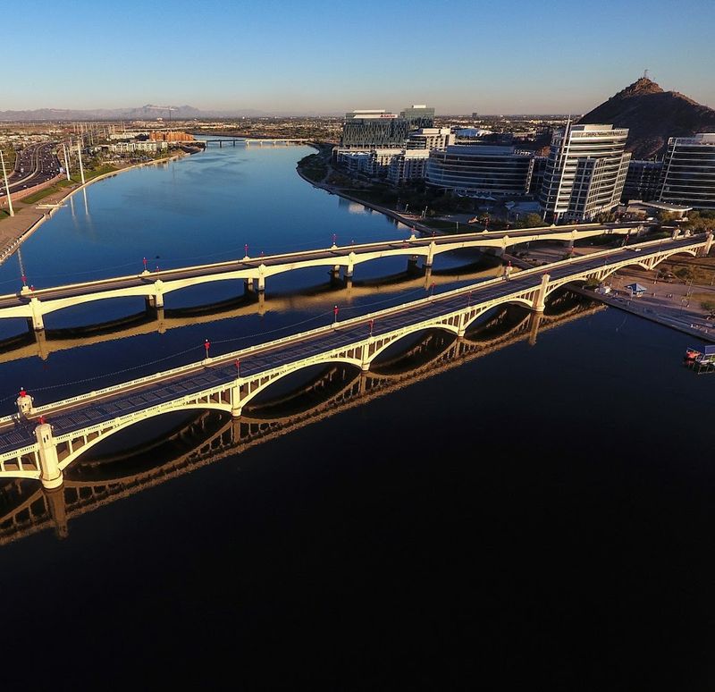 Why This Lakeside Escape Keeps Pulling People Back