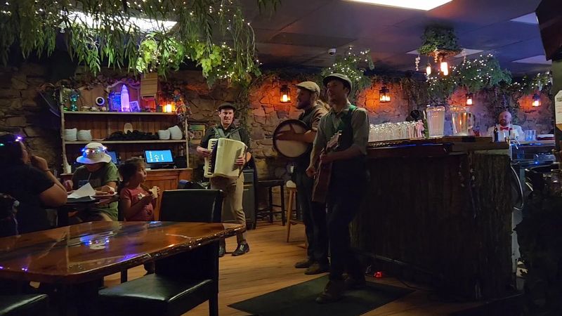 Live Celtic Music That Completes the Whole Experience