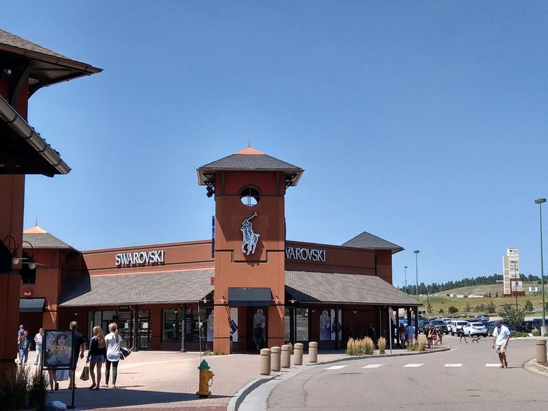 Mountain views that make parking feel scenic