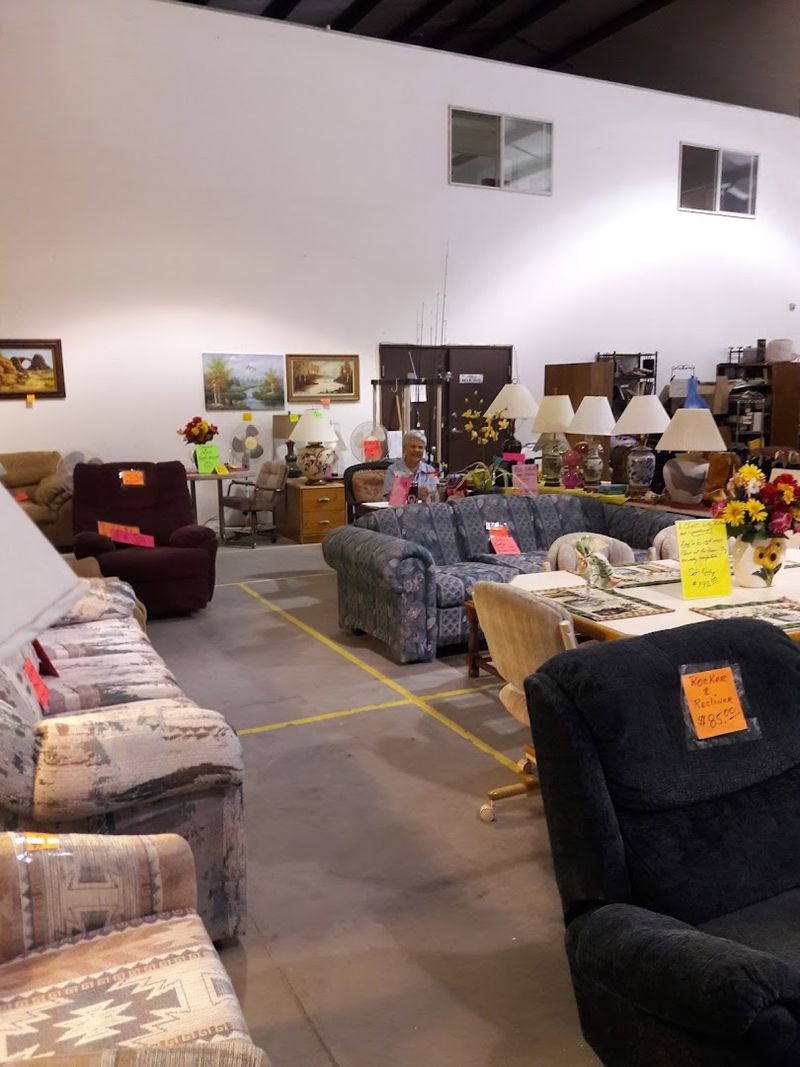 A huge Arizona flea market where locals find incredibly low prices 2 Furniture Finds at Unbeatable Prices