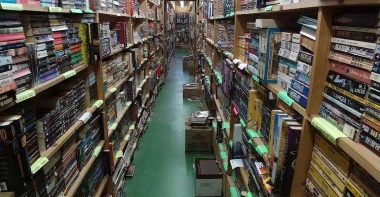 A huge Florida bookstore where you can spend almost the entire day