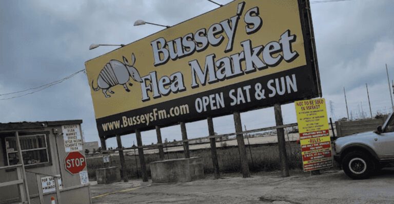 A huge indoor flea market in Texas where treasure-hunting dreams come true