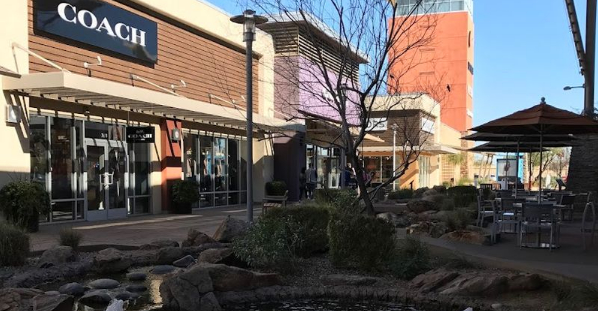 A huge outlet mall in Arizona that could take all day to see