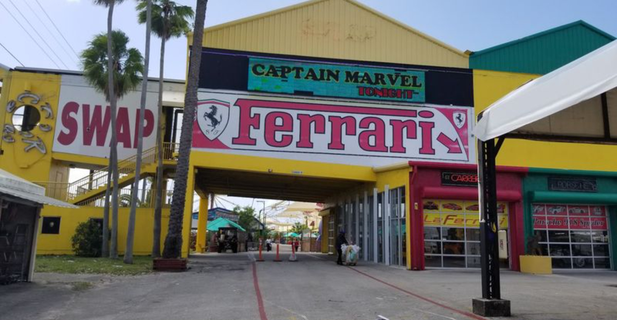 A massive flea market in Florida thats hard to believe