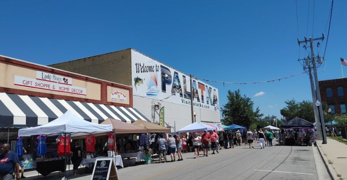 A peaceful Florida town where retirees enjoy a simple, affordable life