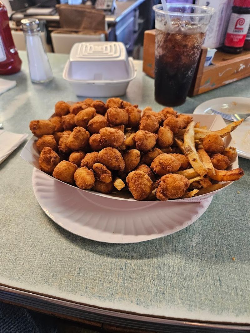 The fried clams that built the crowd