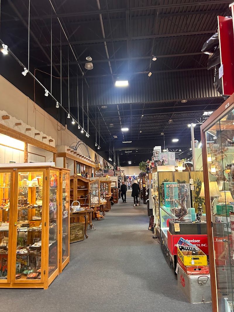 Dozens of Independent Vendors Under One Roof