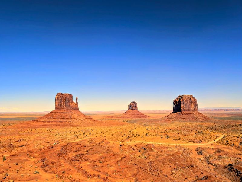 Arizona Desert Landmarks That Look Too Surreal to Be Real 5 Monument Valley Tribal Park Visitor Center - Oljato-Monument Valley, Utah