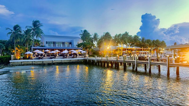 A Waterfront Atmosphere That Melts Your Stress Away