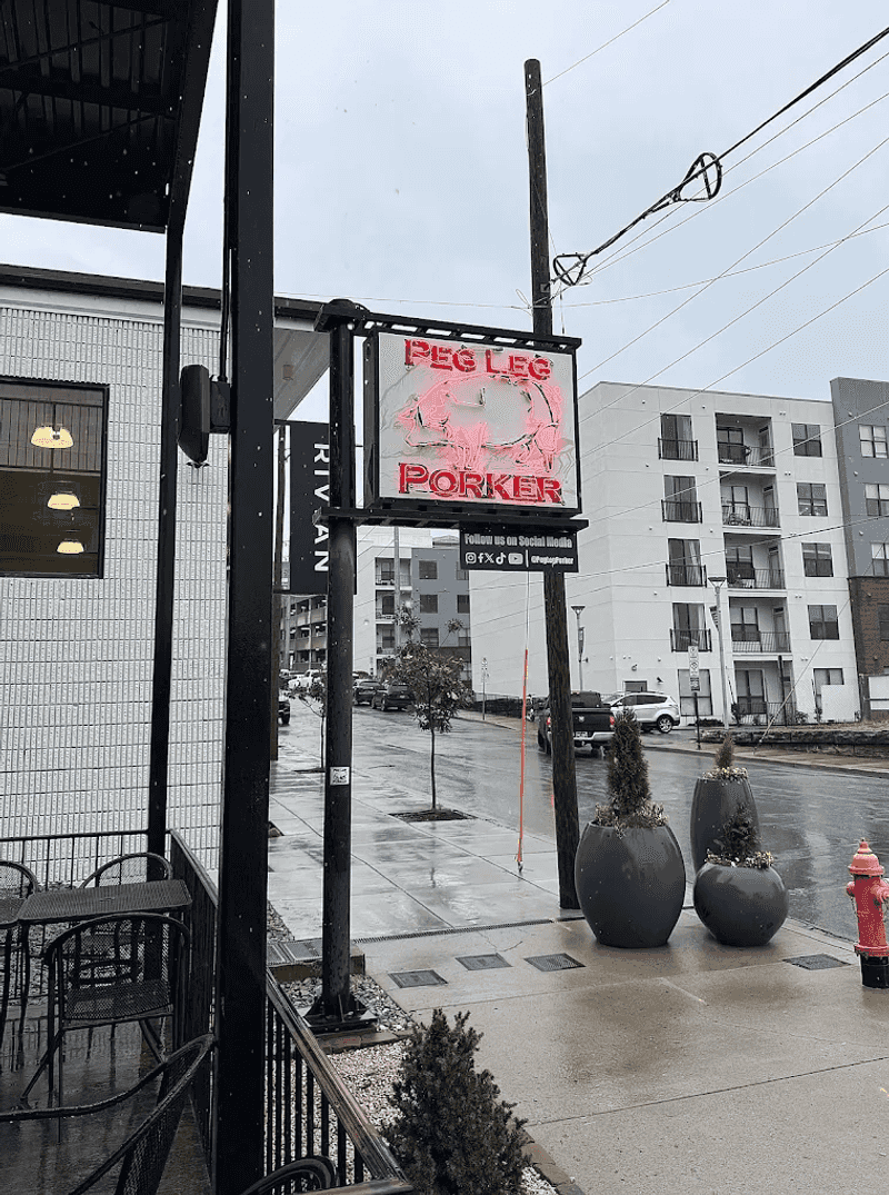 How to Find Peg Leg Porker and Plan Your Visit