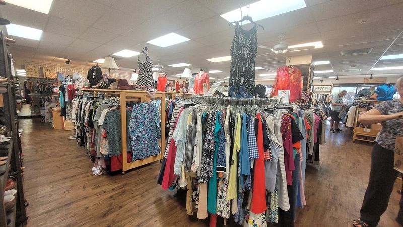 16 Huge Secondhand Stores In Arizona That Are Absolutely Worth Visiting 7 Delivering Dreams Thrift Boutique - Phoenix, Arizona